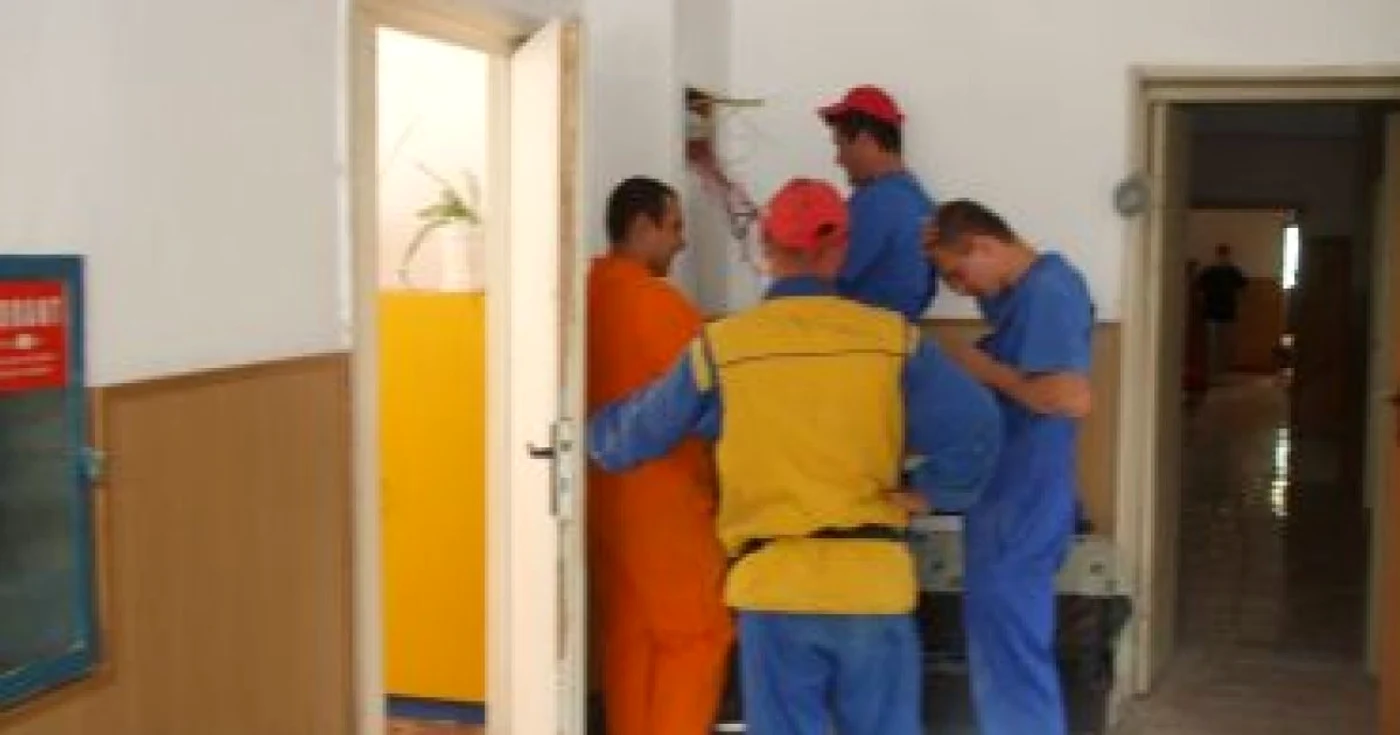 Râmnicu Vâlcea: Părinţii nu-şi lasă copiii la grădiniţa-şantier