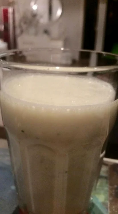 Andreea a savurat o băutură pe bază de lapte aromatizată cu busuioc, mentă şi ghimbir