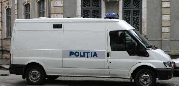 Şoferul nu a vrut să urce în maşina de poliţie