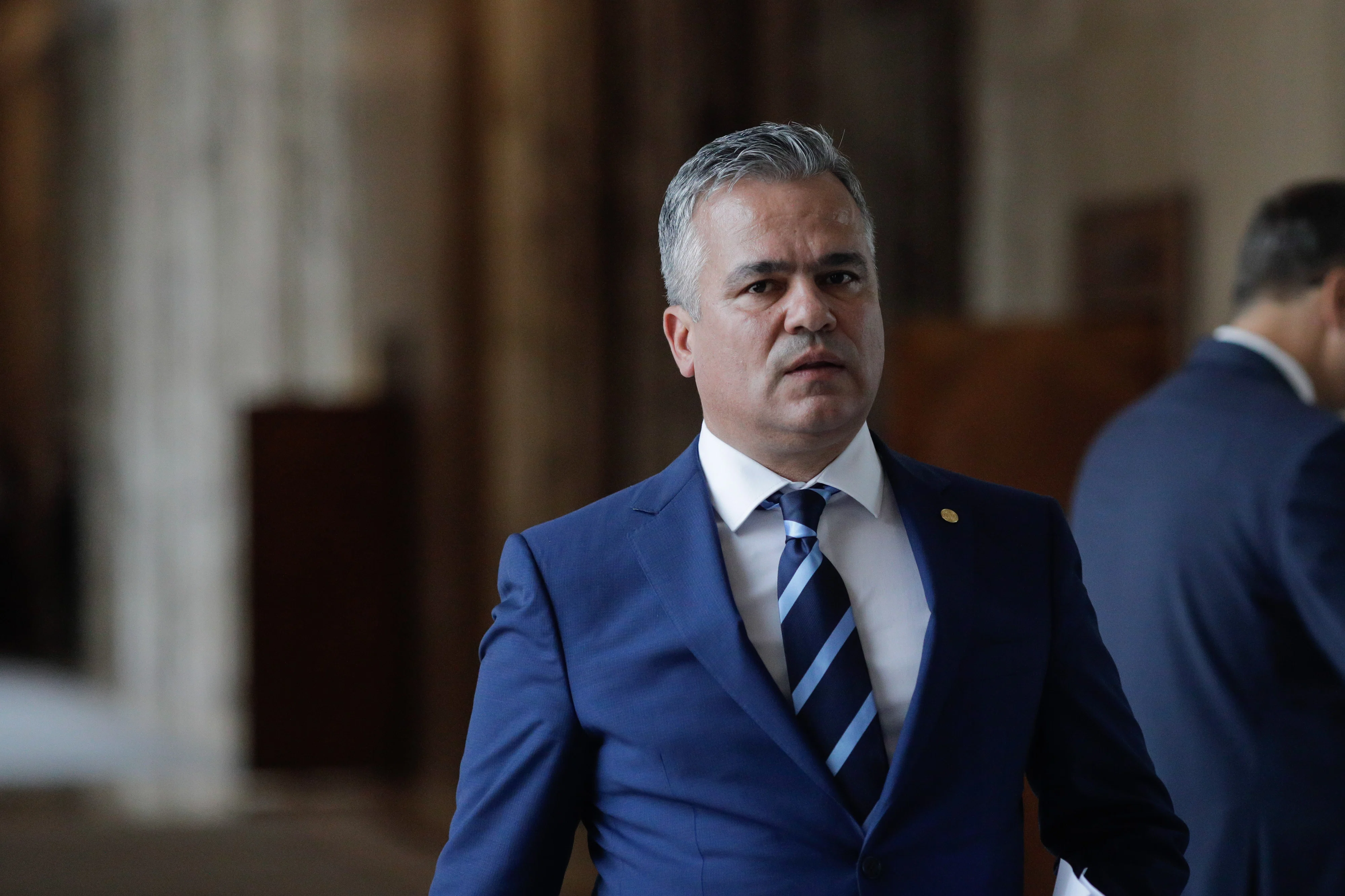 Adrian Veștea depune joi în Parlament programul de guvernare și lista de miniştri