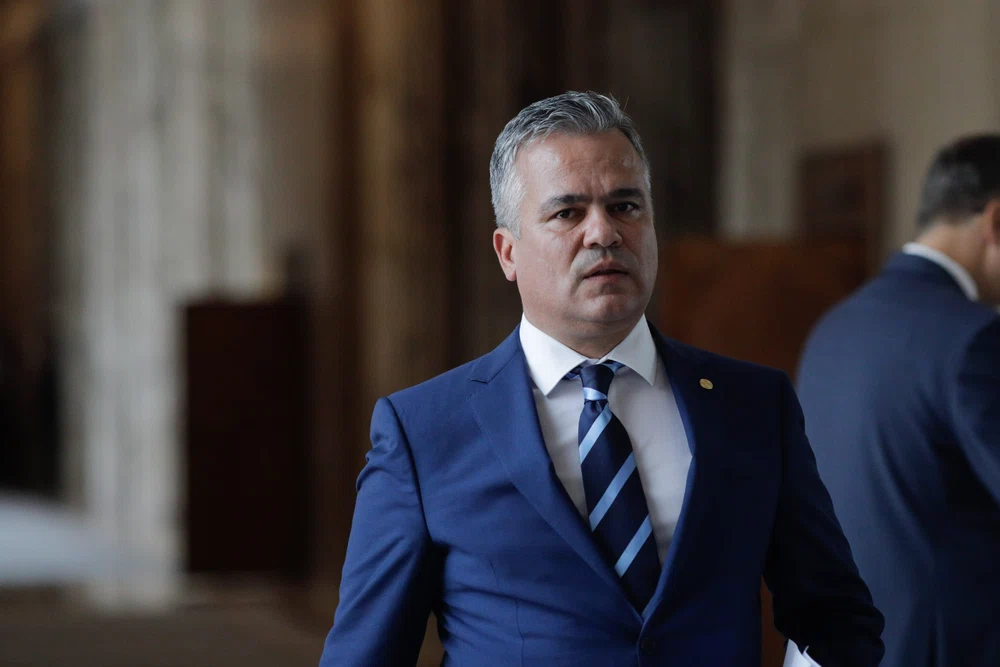 Adrian Veștea depune joi în Parlament programul de guvernare și lista de miniştri