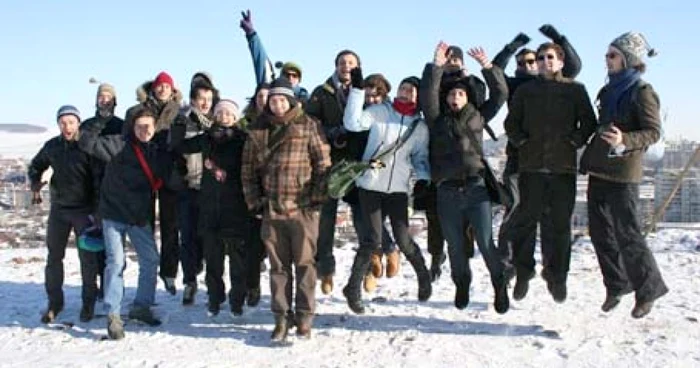 Cineaştii care s-au întrecut la Festivalul „Filmul de Piatra“ s-au distrat pe pârtia de la Cozla