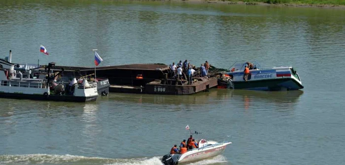 Coliziune între o navă de pasageri şi o barjă FOTO RIA NOVOSTI