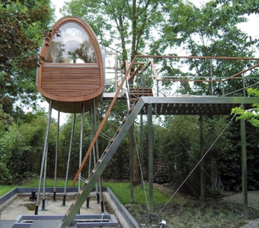 King of the Frogs, o casă cu design minimalist ridicată într-o curte privată din Münster, Germania