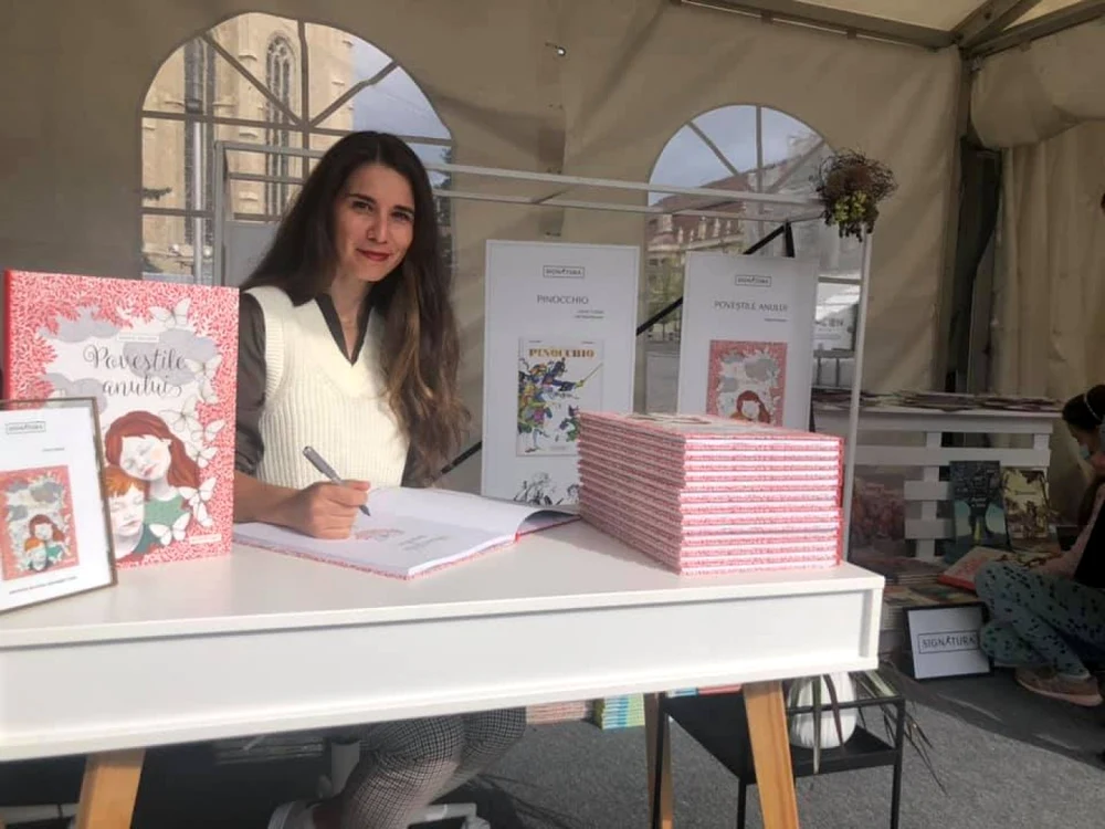 Scriitoarea si ilustratoarea Oana Hajos, la Targul International de Carte Transilvania. Foto: Editura Signatura