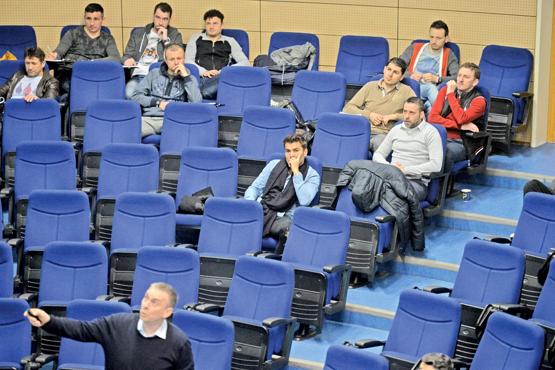 Mutu a stat două ore  şi a ascultat lecţiile la  Şcoala de Antrenori