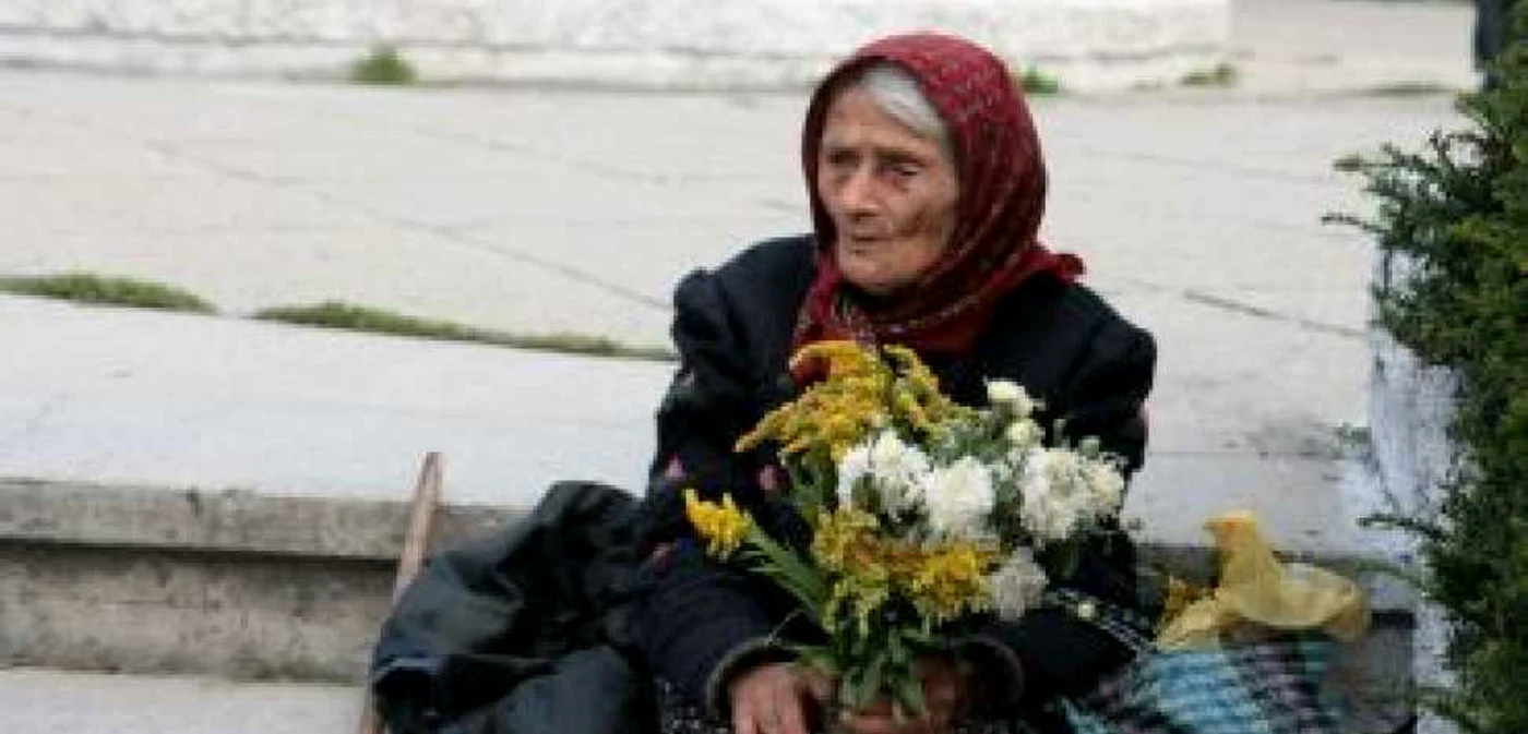Târgu-Jiu: Cu o floare face primăvară în viaţa ei