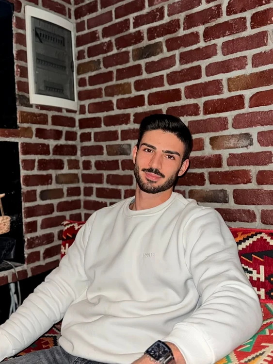 Alper Temel a primit oferte de a deveni model sau actor (Foto: Instagram)