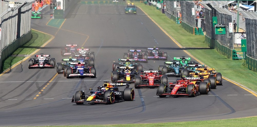Debut spectaculos în noul sezon de Formula 1. Ploaia a dat peste cap cursa din Australia, încheiată cu o surpriză