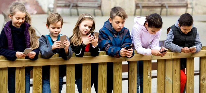 Finlanda interzice telefoanele mobile în şcoli. Vor fi folosite doar în scopuri educaționale