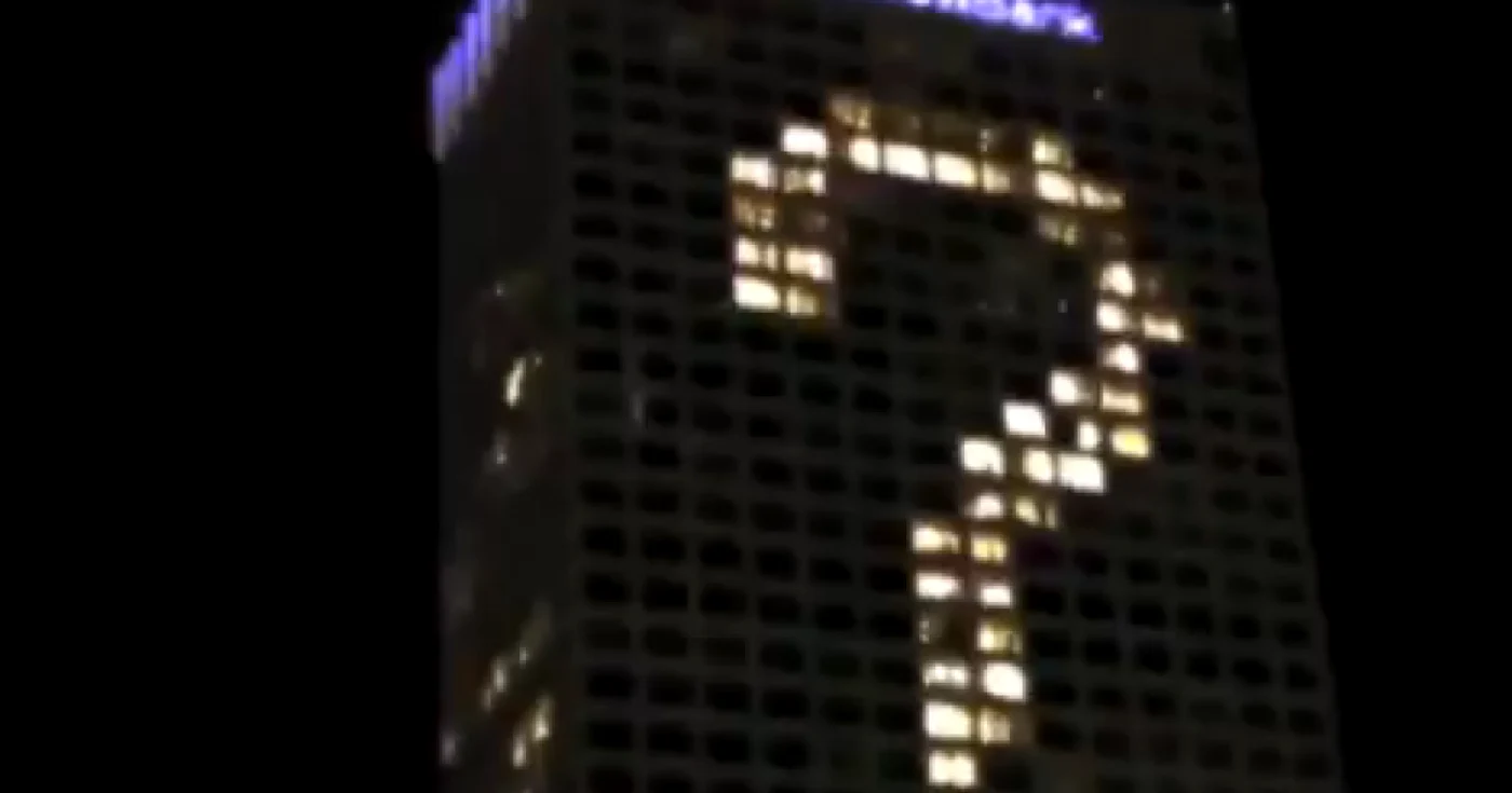 O cerere în căsătorie cu totul specială pe o clădire din Statele Unite (Captură foto: liveleak.com)