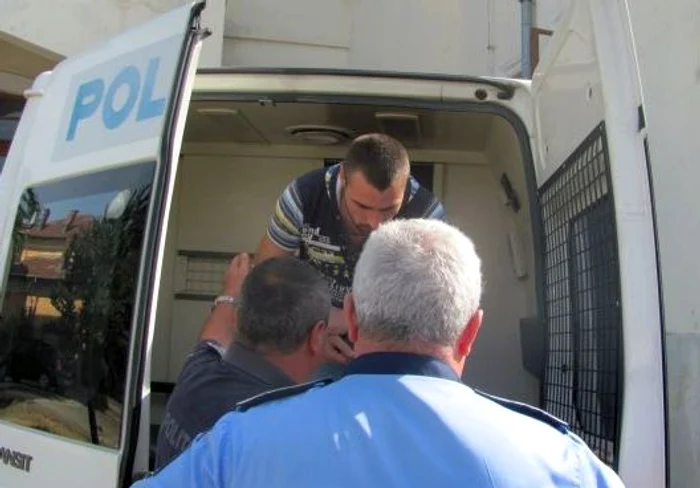 Tânărul este acuzat de viol şi incest şi a fost arestat pentru 29 de zile