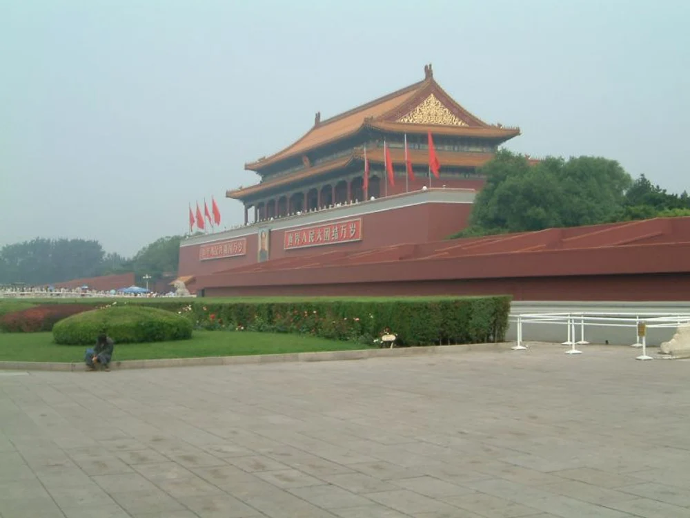 
    Piaţa Tiananmen - "Poarta Păcii Cereşti". Cea mai mare piaţă din lume  