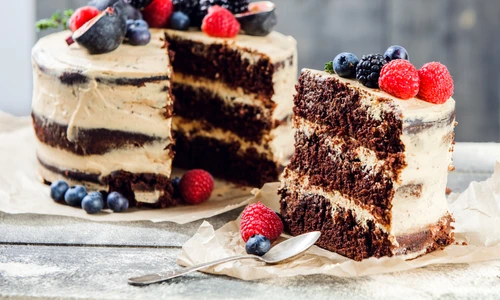 Tort cu fructe de padure  Sursa foto shutterstock 1191220186 jpg