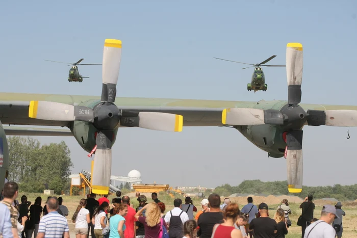 
    La ora 10.00 au început zborurile demonstrativeFoto: Dorin Constanda  