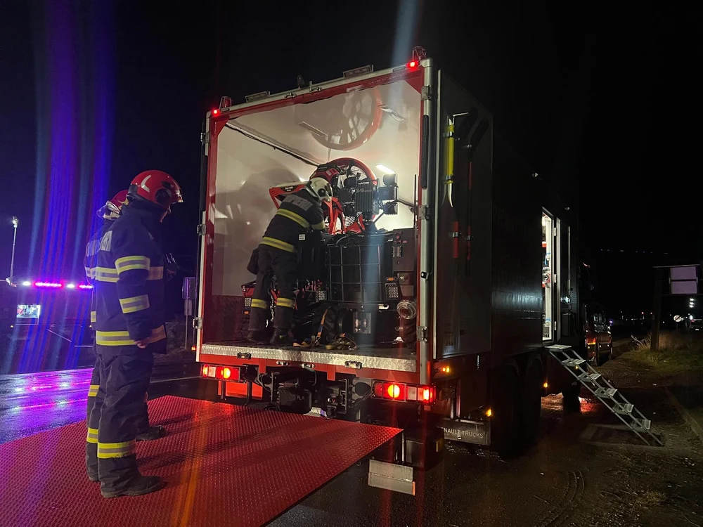 Scurgeri de monoxid de carbon la o hală din Luduş: 15 angajaţi au fost evacuați, iar o persoană a ajuns la spital