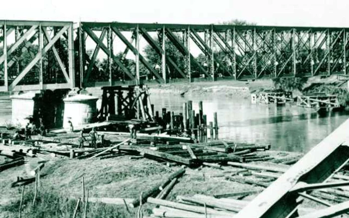 Podul peste Prut proiectat şi construit de Gustave Eiffel. Foto arhivă