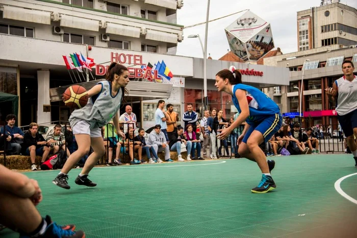 Bacău Streetball Chalenge a adunat 37 de trupe în centrul oraşului Bacău