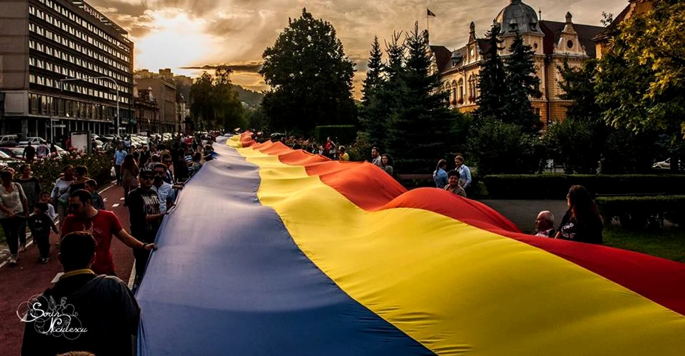 
    Acesta este tricolorul care se va întinde acum peste Dâmboviţa  