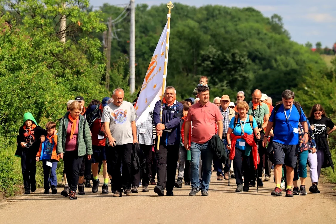 Drumeție pentru Pace pe traseul Buziaș-Silagiu FOTO Kolping
