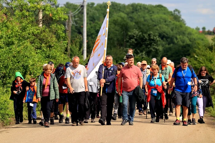 Drumeție pentru Pace pe traseul Buziaș-Silagiu FOTO Kolping