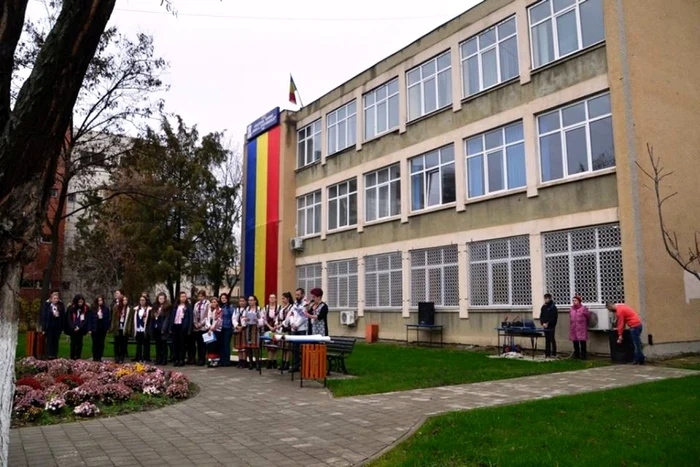 Tineri de la Colegiul „I. C. Ştefănescu“ FOTO Colegiul „I. C. Ştefănescu“