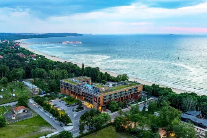 Marea Baltică te așteaptă cu brațele deschise.