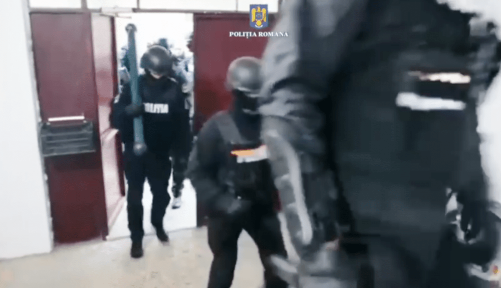 Bandă de spărgători, capturată de Poliția Mureș. Au jefuit de mai multe ori un depozit