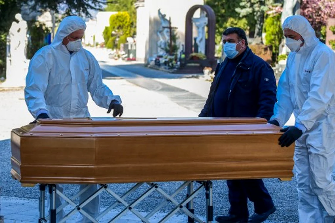 
    Românca a fost înmormântată fără preotFoto: AFP  