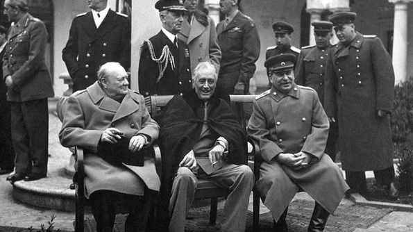 Churchill, Roosevelt şi Stalin se întâlnesc la Teheran jpeg