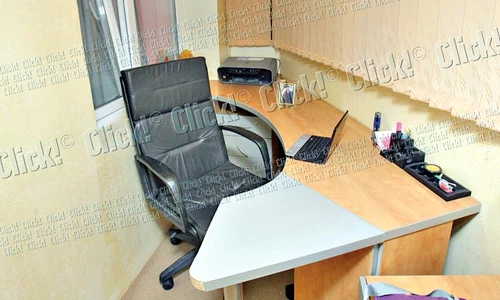 Biroul e amplasat pe balcon jpeg