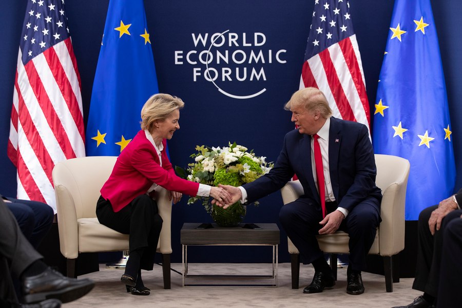 Donald Trump amână aplicarea taxelor vamale de 50% pentru Uniunea Europeană, după o „discuție bună” cu Von der Leyen 