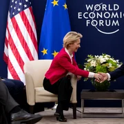 Trump si Ursula von der Leyen foto Profimedia jpg