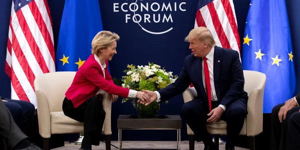 Trump si Ursula von der Leyen foto Profimedia jpg