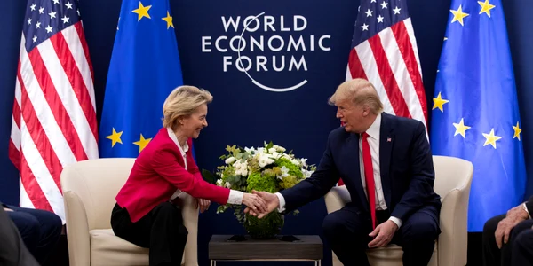Trump si Ursula von der Leyen foto Profimedia jpg