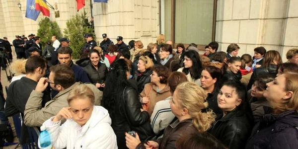 Proteste Finanţe