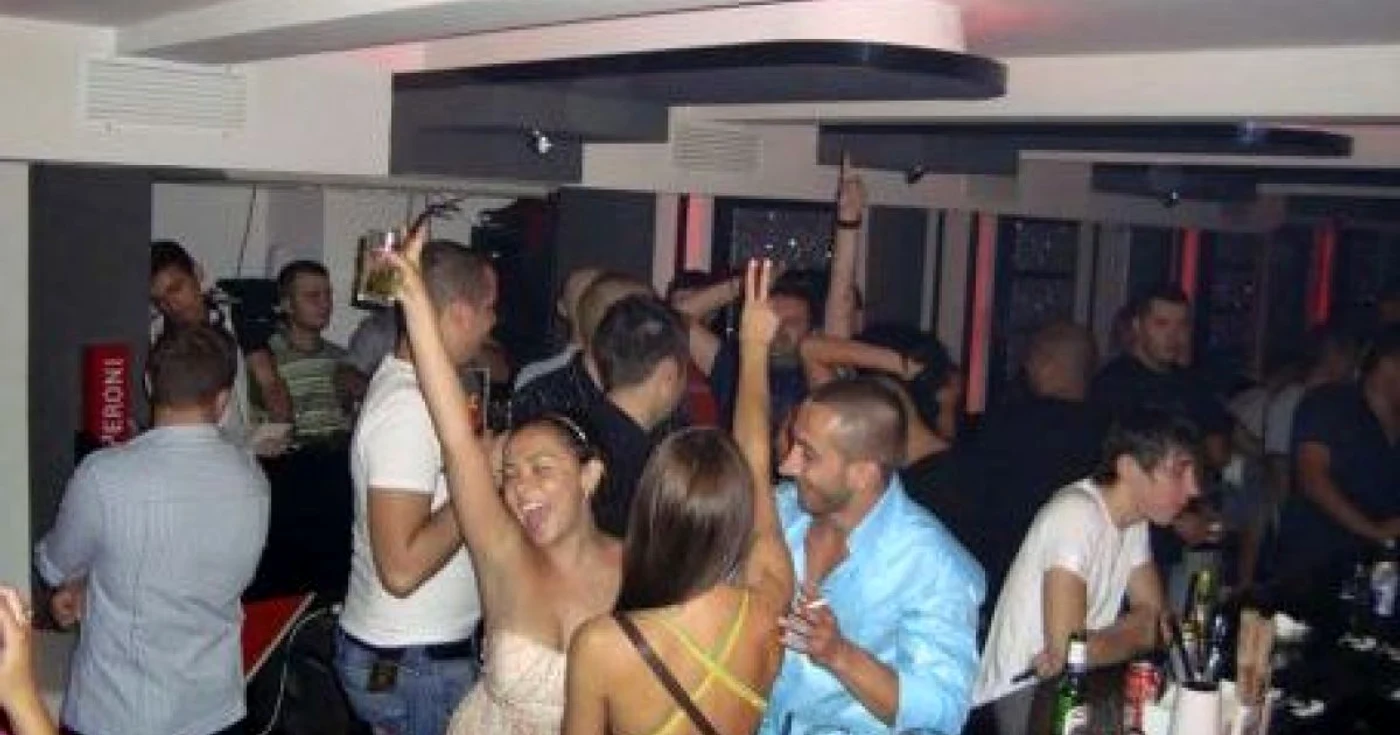 Petrecere retro în Level
