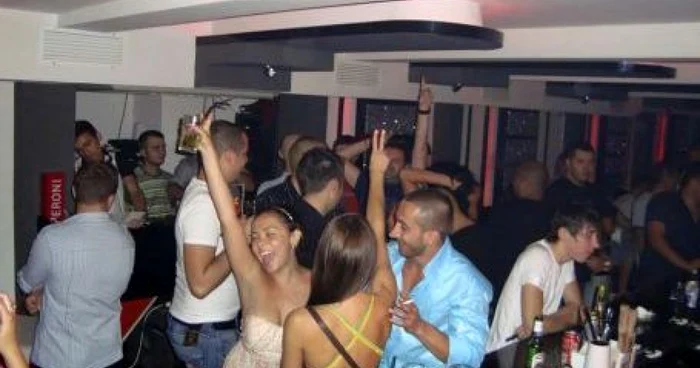 Petrecere retro în Level