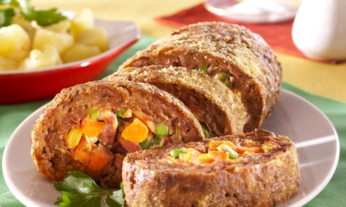 Rulada de carne tocata cu legume jpeg