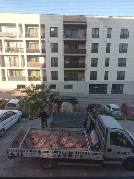 Un bloc construit ilegal la Cluj va fi demolat. Zeci de locatari protestează: „E agoniseala mea de o viață“