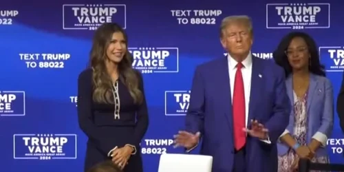 Trump danseaza la miting in Pennsylvania, foto captura video jpg