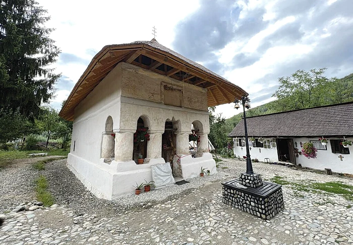 Biserica a fost  sfinţită în anul 1805