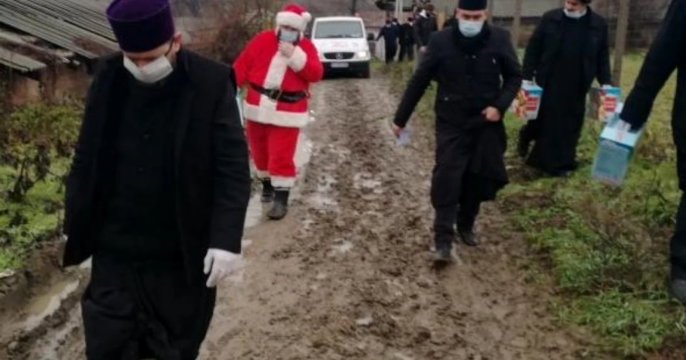 Caravana preoţilor se deplasează în cele mai izolate sate din judeţ Sursa E.H.