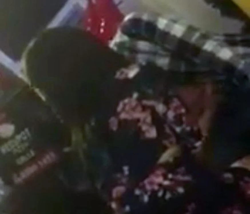 
    Ceilalți clienți i-au aplaudat pe tinerii înfierbântațiFoto: captură video   