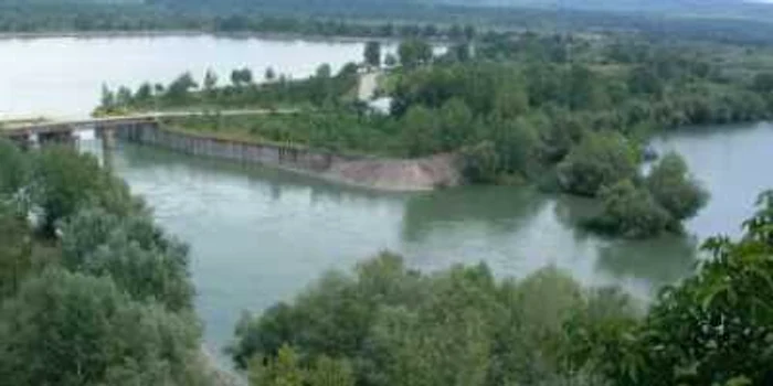 Botoşani: Vama de la Rădăuţi Prut, construită în calea apelor