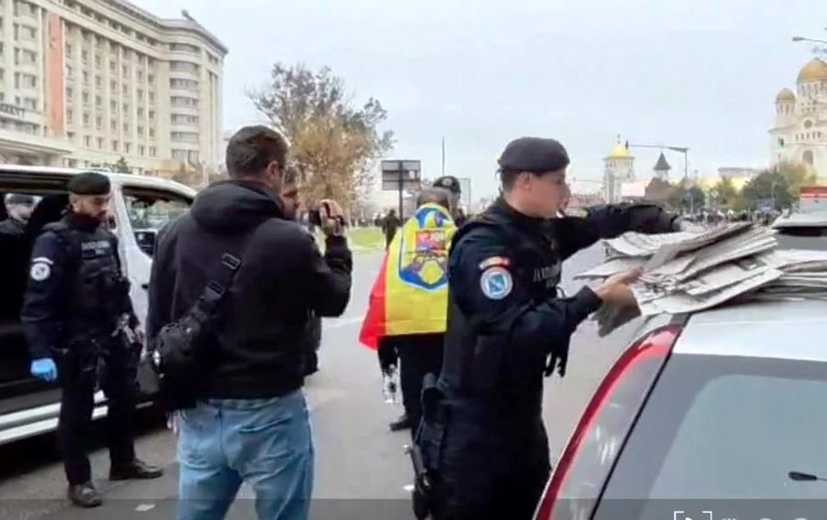 Jandarmii au intervenit și au oprit distribuirea ziarelor FOTO: Captură video Antena 3