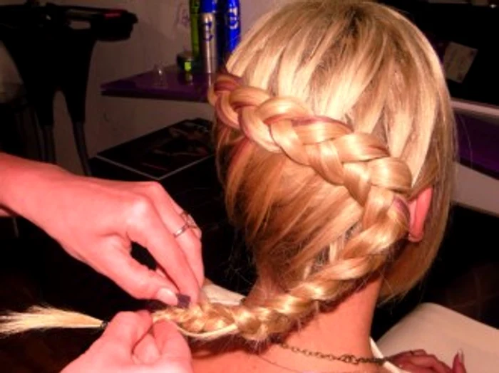 Asa îţi faci o coafură şic, cu uşurinţă