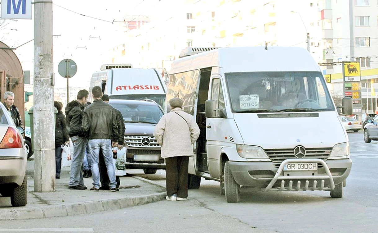 
    Microbuzele vor  trage pe dreapta  