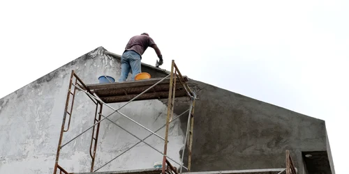 Constructie ilegala - casa - muncitori - FOTO Shutterstock 