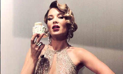 Gina Pistol infrumusetare png